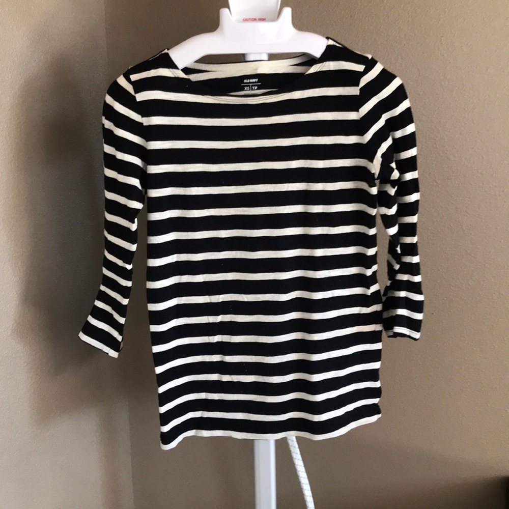 Black and white stripe top